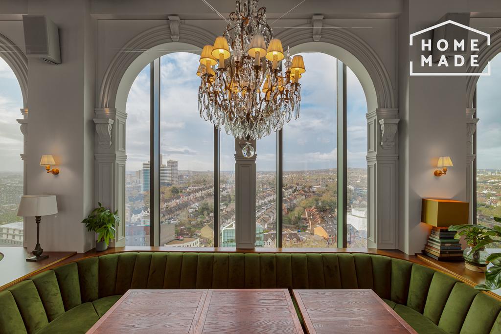 16th Floor Bar Elegance Dandi Coliving Wembley ...