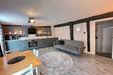 2 bedroom apartment to rent, Burgate, Canterbury