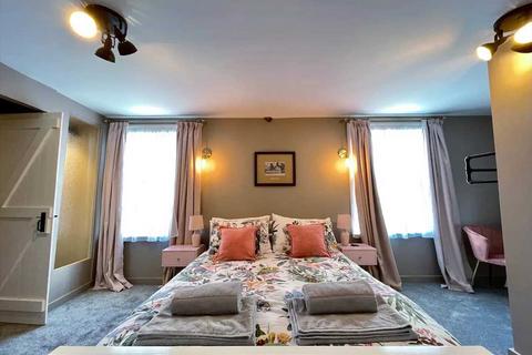 2 bedroom apartment to rent, Burgate, Canterbury