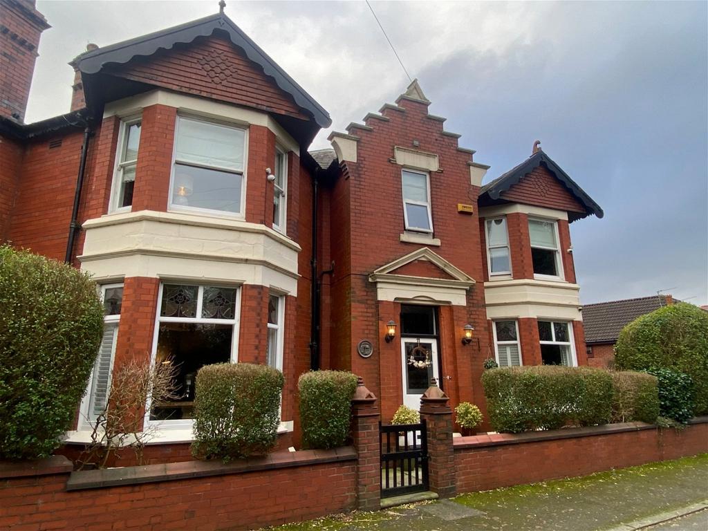Ferney Field Road, Chadderton 3 bed end of terrace house for sale £