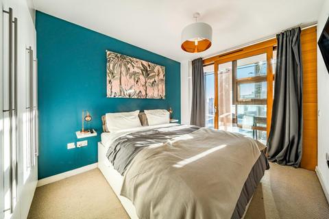 2 bedroom flat for sale, Lombard Road, Battersea