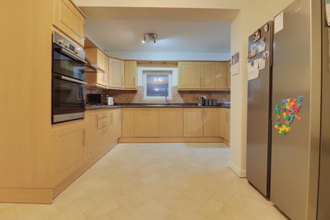 26 Healey Crescent, Ossett, WF5 8NB