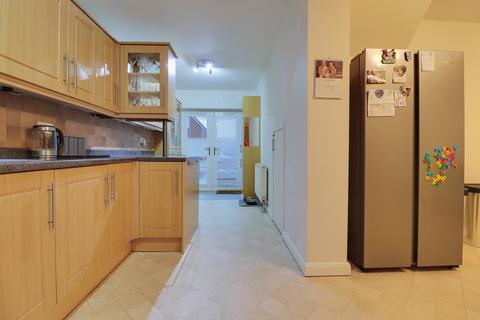 26 Healey Crescent, Ossett, WF5 8NB