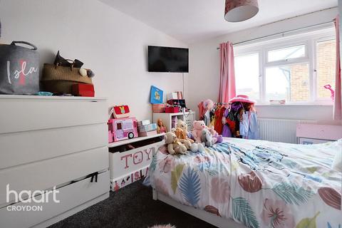2 bedroom flat for sale, Bracken Avenue, Croydon