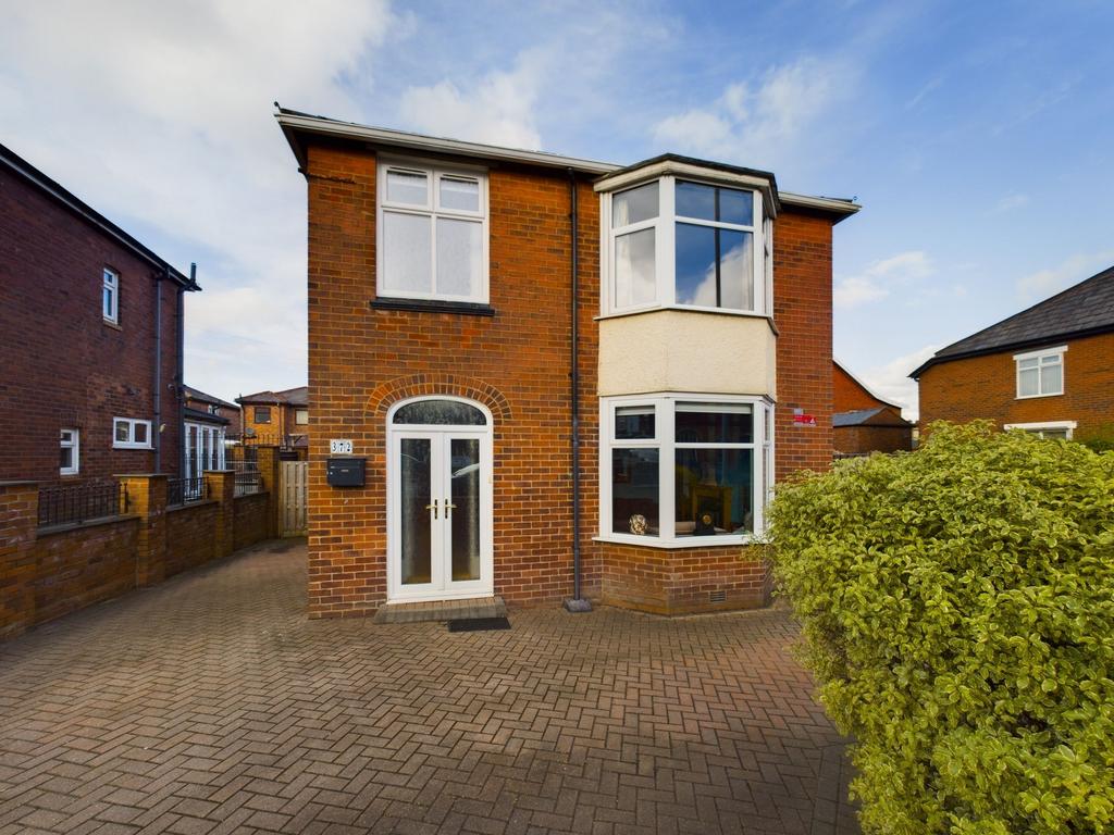 Chorley Old Road, Bolton, BL1 4 bed detached house for sale £375,000