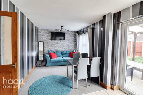 18 Telscombe Way, Luton, LU2 8JW