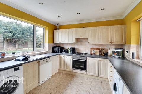 18 Telscombe Way, Luton, LU2 8JW
