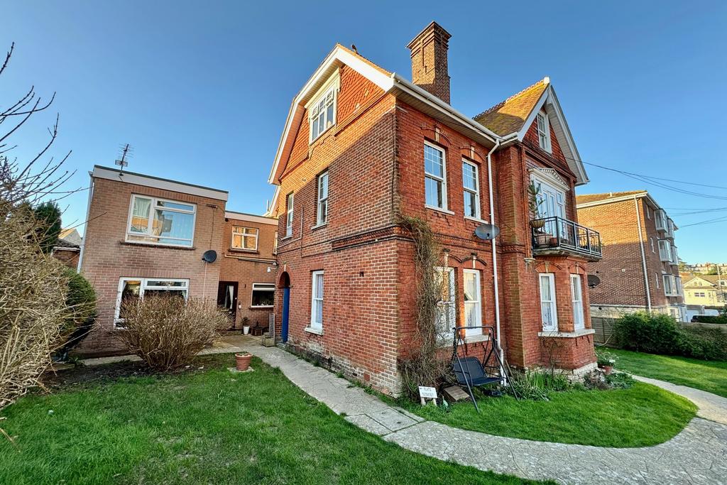 ILMINSTER ROAD, SWANAGE 2 bed ground floor flat for sale £250,000