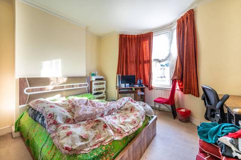 3 bedroom flat for sale, Frith Road, Leyton, London, E11