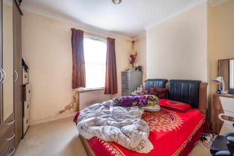 3 bedroom flat for sale - Frith Road, Leyton, London, E11