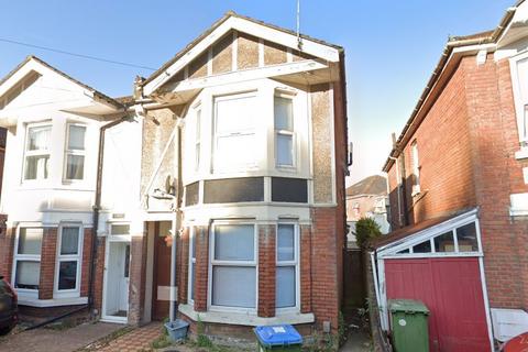 5 bedroom semi-detached house to rent, Southampton SO15