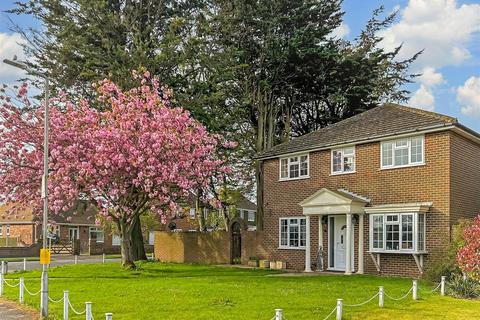 4 bedroom detached house for sale, Lerryn Gardens, Broadstairs, Kent