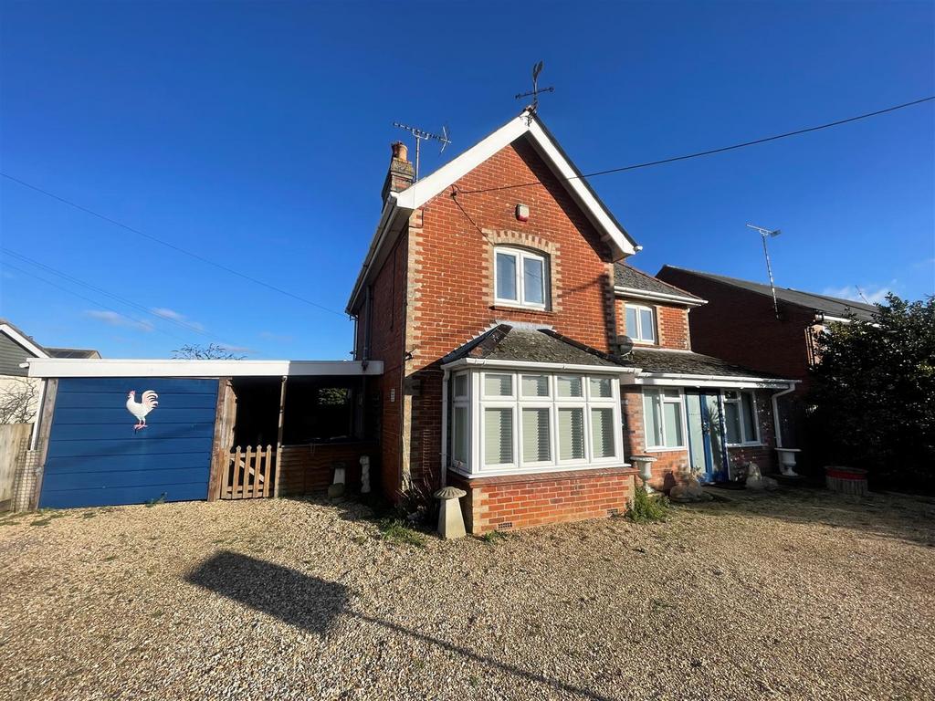 Thornhill Road, Stalbridge 3 bed detached house for sale £350,000