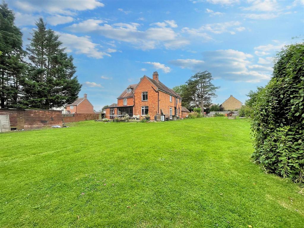 Lydlinch, Sturminster Newton 8 bed detached house for sale £750,000