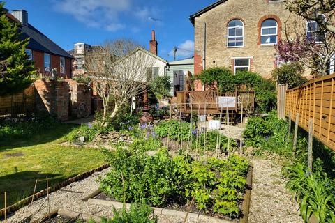 2 bedroom cottage for sale, Queen Street, Gillingham