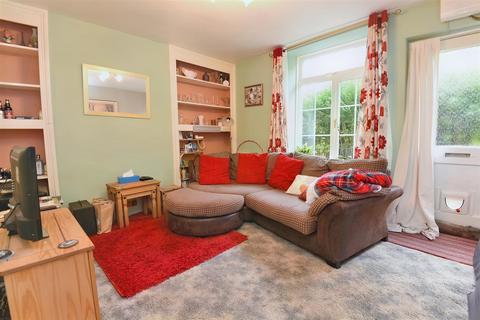 2 bedroom cottage for sale, Queen Street, Gillingham