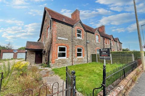 3 bedroom end of terrace house for sale, Victoria Gardens, Henstridge, Templecombe