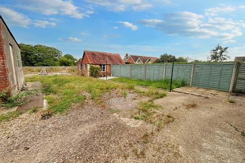 3 bedroom end of terrace house for sale, Victoria Gardens, Henstridge, Templecombe