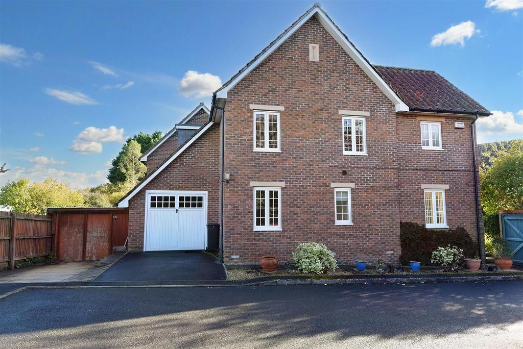 Drovers, Sturminster Newton 4 bed end of terrace house for sale £400,000