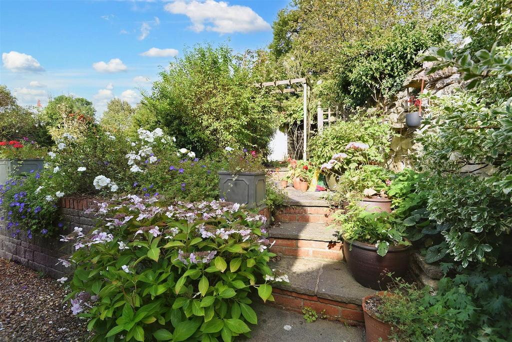 Kington Magna, Gillingham 3 bed detached house for sale £490,000