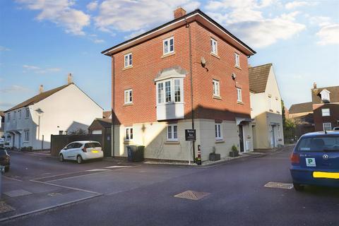 4 bedroom townhouse for sale, Chaffinch Chase, Gillingham