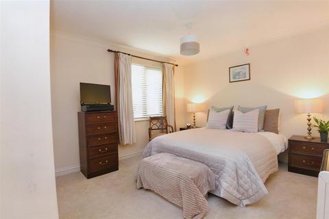 2 bedroom retirement property for sale, Barnaby Mead, Gillingham