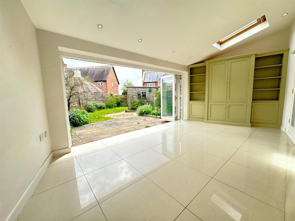 Garden/Dining Room