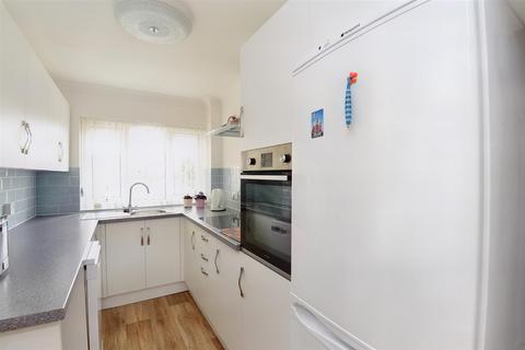 2 bedroom retirement property for sale, King Edmund Court, Gillingham