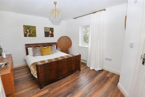 4 bedroom end of terrace house for sale, Oake Woods, Gillingham