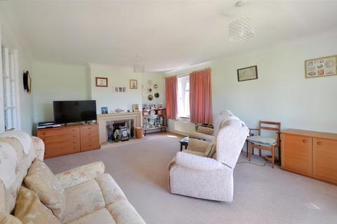 2 bedroom detached bungalow for sale, Freame Way, Gillingham