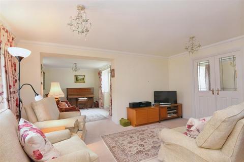 3 bedroom retirement property for sale, St. Michaels View, Mere, Warminster
