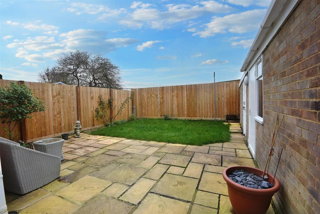 Jarvis Way, Stalbridge, Sturminster Newton 3 bed semidetached house