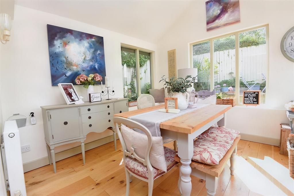 Garden/Dining Room