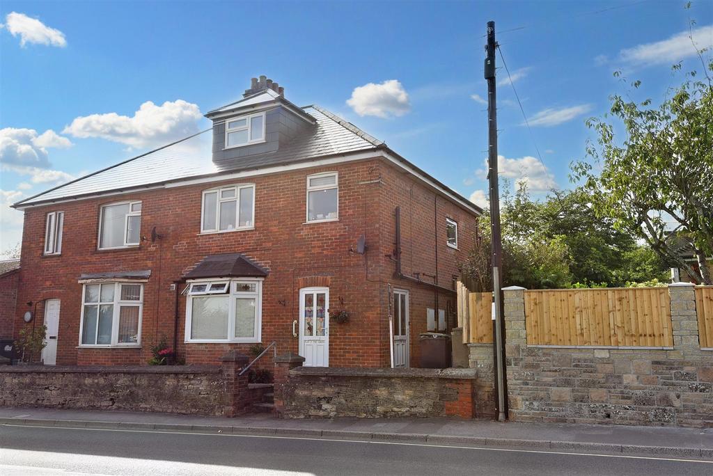Bath Road, Sturminster Newton 3 bed for sale £235,000