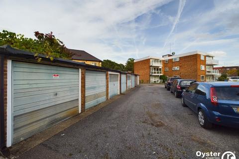 Property to rent - Southdene Court, Pymmes Green Road, N11