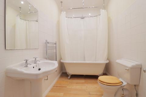 2 bedroom flat to rent, Kirklee Quadrant, Kelvinside, Glasgow, G12