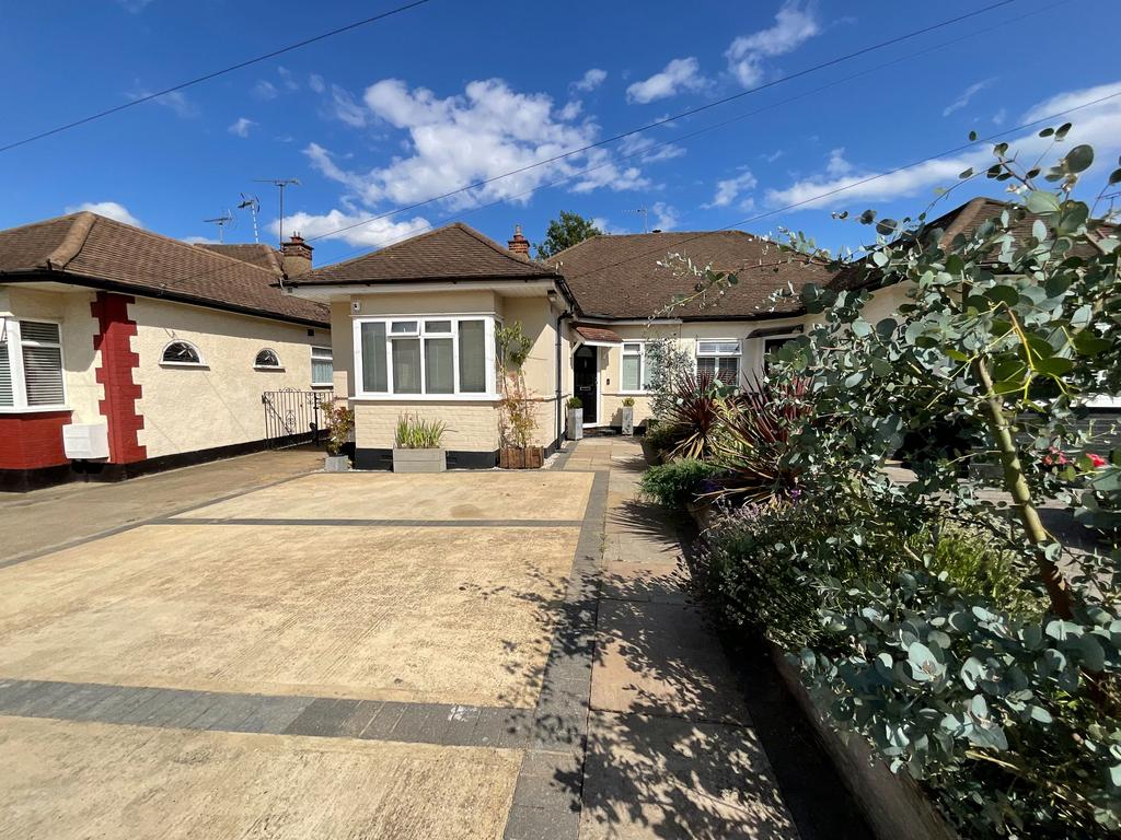 LeighonSea SS9 3 bed bungalow for sale £375,000