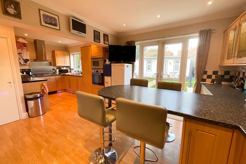 3 bedroom detached house for sale, Southend-on-Sea SS2