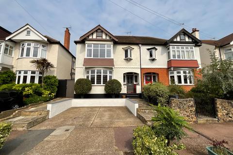 4 bedroom semi-detached house to rent, Leigh-on-Sea SS9