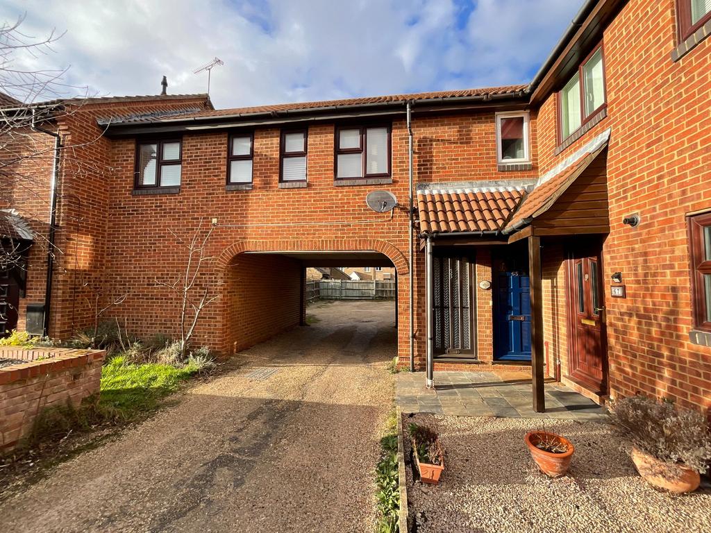 Shoeburyness, SouthendonSea SS3 1 bed flat to rent £925 pcm (£213 pw)