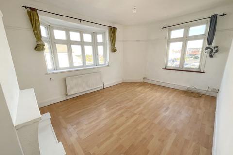 2 bedroom flat to rent, Leigh-on-Sea SS9