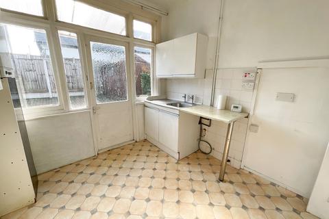 2 bedroom flat to rent, Leigh-on-Sea SS9