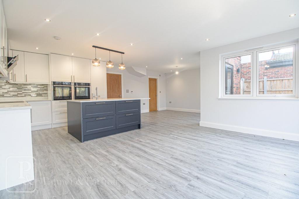 Kitchen / Dining