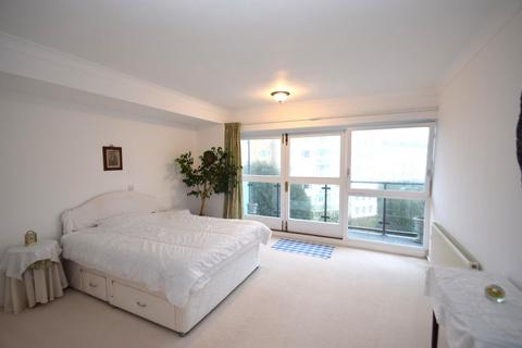 3 bedroom property for sale, Chiswick Place, Eastbourne BN21