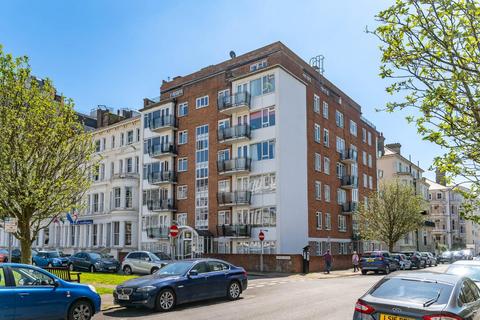 3 bedroom flat for sale, Howard House, Eastbourne BN21