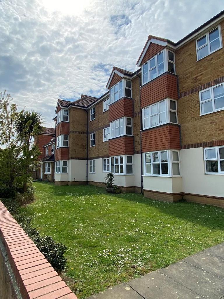 Falmouth Close, Eastbourne BN23 2 bed apartment for sale £189,950