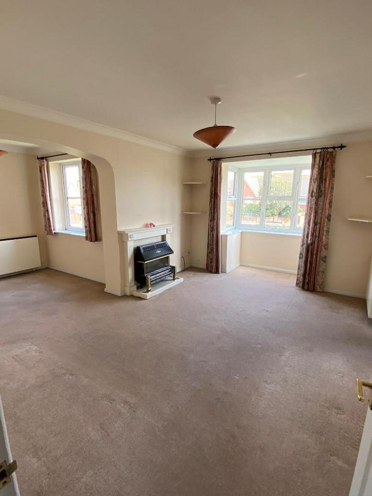 Falmouth Close, Eastbourne BN23 2 bed apartment for sale £189,950