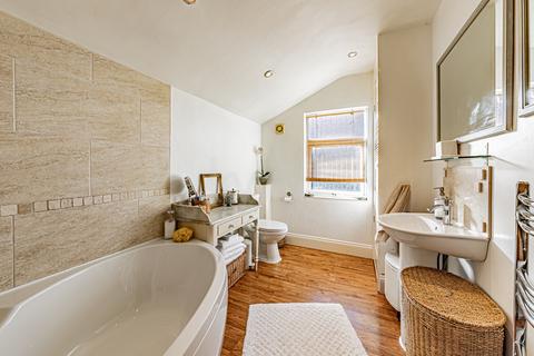 3 Alcombe Terrace, Northampton, NN1 3LD