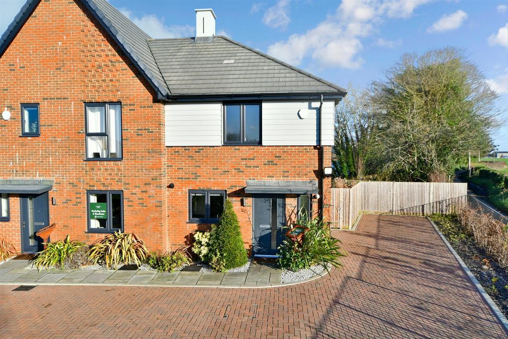 The Bay, Faversham Lakes, Ham Road... 2 bed semidetached house £340,000