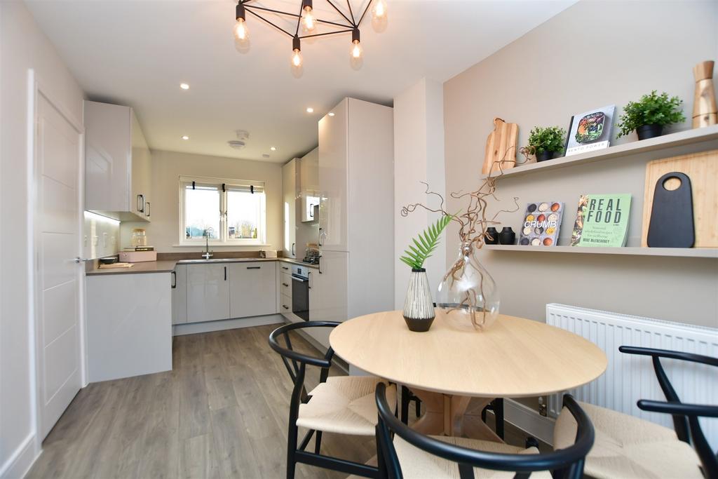Lounge/Dining Area